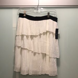 Worthington White and Black Tired Mini